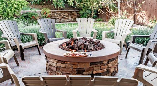 Outdoor Seating Area - backyard decor ideas