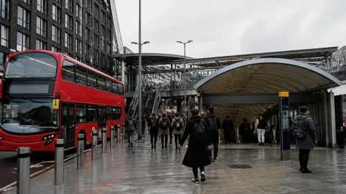 Which Important Transport Connections Does the 243 Bus Serve